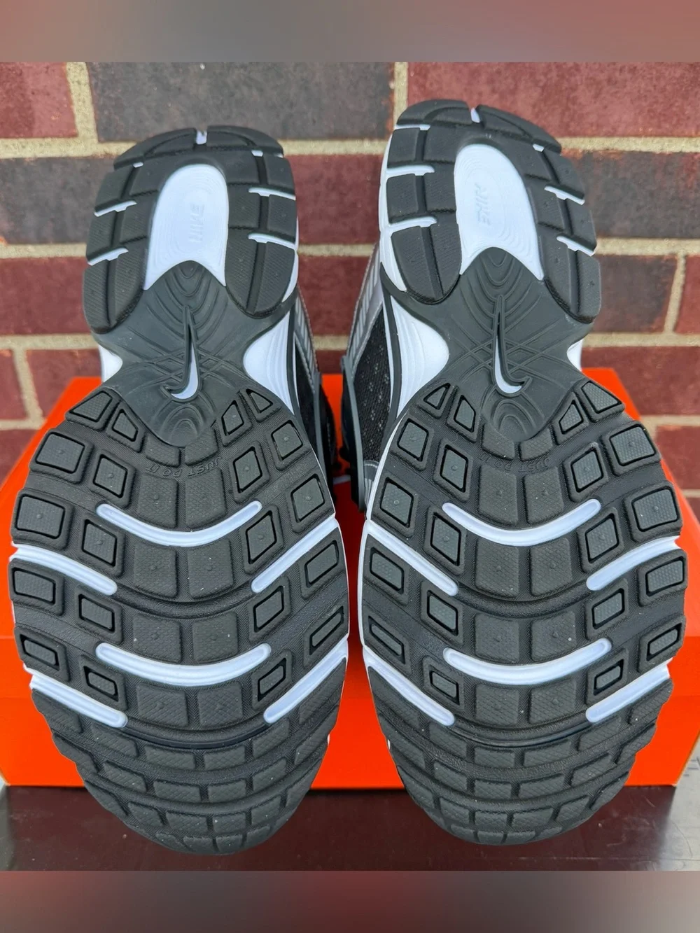 Nike V5 RNR Men’s Size 13 Black/Anthracite/Smoke Grey BRAND NEW with box